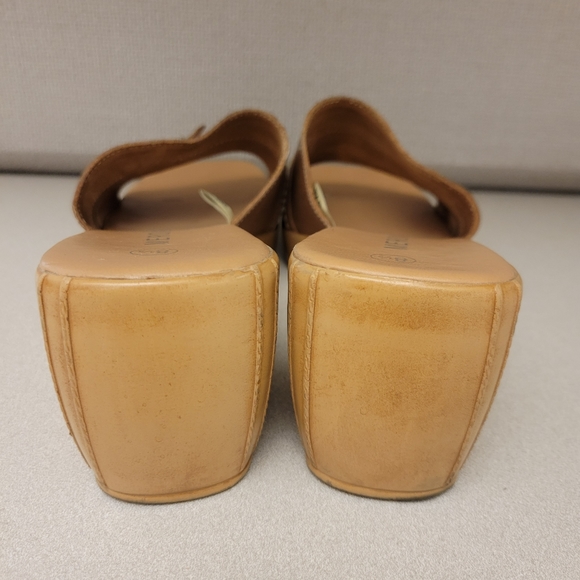 Merona, Size 8.5 Tan Mules/Clogs - Picture 3 of 5